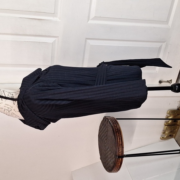 Venus Long Sleeve Blouse - Size L front tiered - Picture 7 of 7